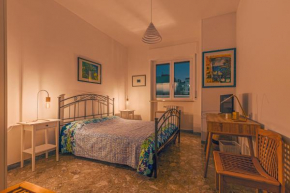 RobertONE Guest House